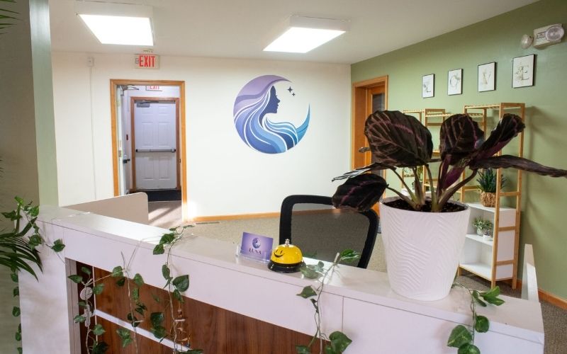 front desk at luna recovery