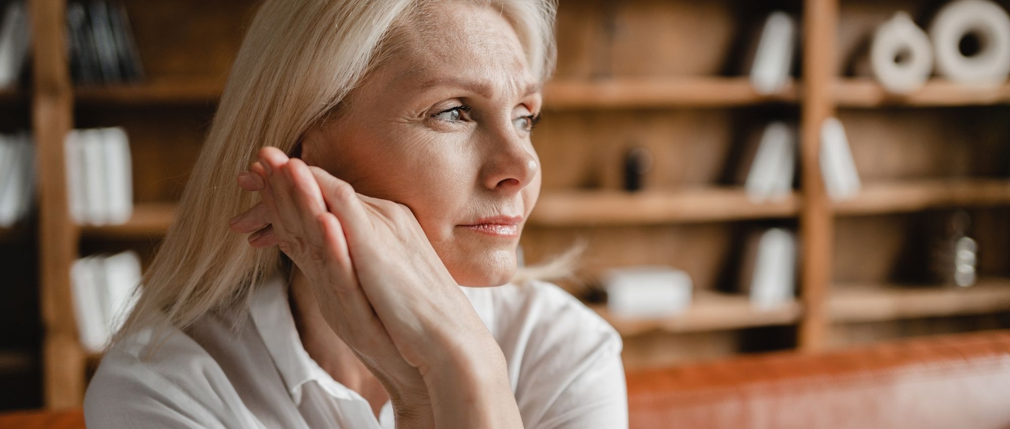 A woman in an outpatient program for alcohol addiction treatment for women at Luna Recovery for Women in North Andover, MA.