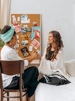 A woman in a therapy session for her weed detox.